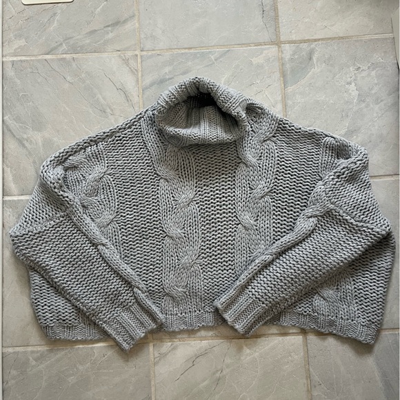 HYFVE Grey chunky cable knit cropped turtle neck sweater in medium - Picture 16 of 16